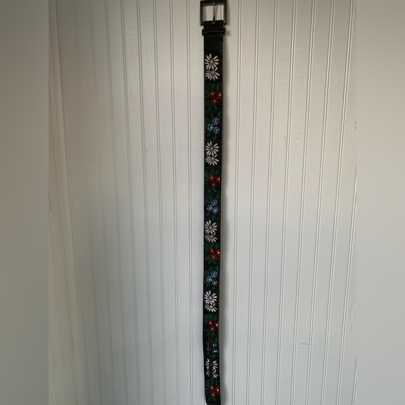 Vintage Embroidered Flowers Belt (Size 11-13 Long) 41” Long - Picture 2 of 7